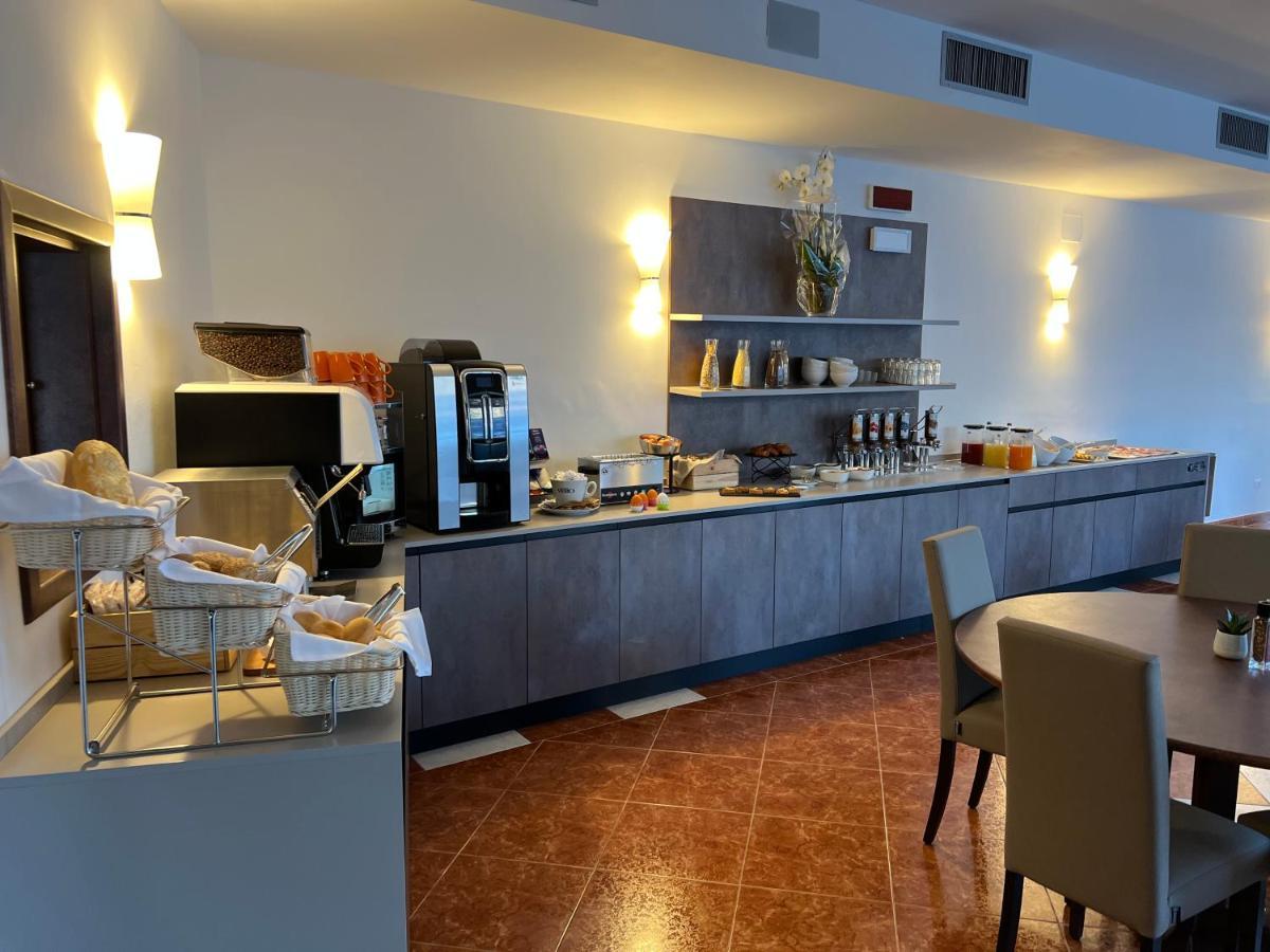 Wind Hotel Мальчезине Экстерьер фото