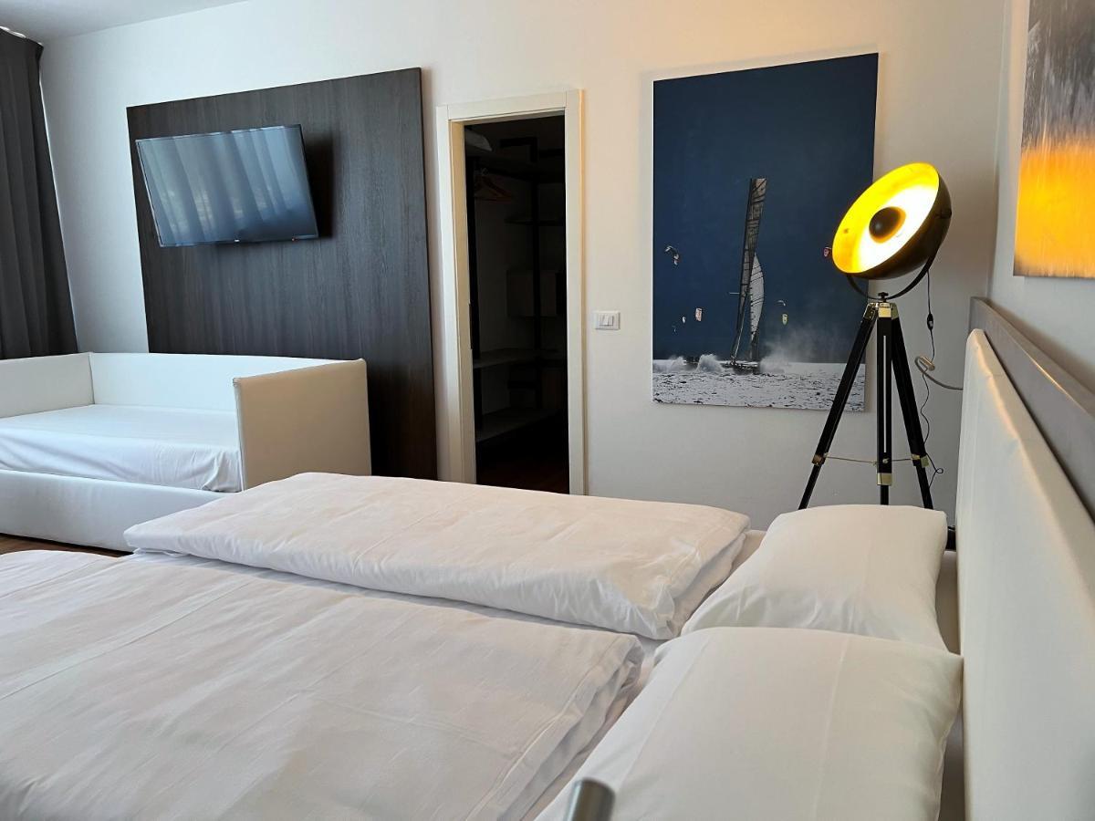 Wind Hotel Мальчезине Экстерьер фото