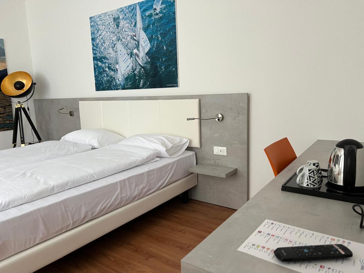 Wind Hotel Мальчезине Экстерьер фото