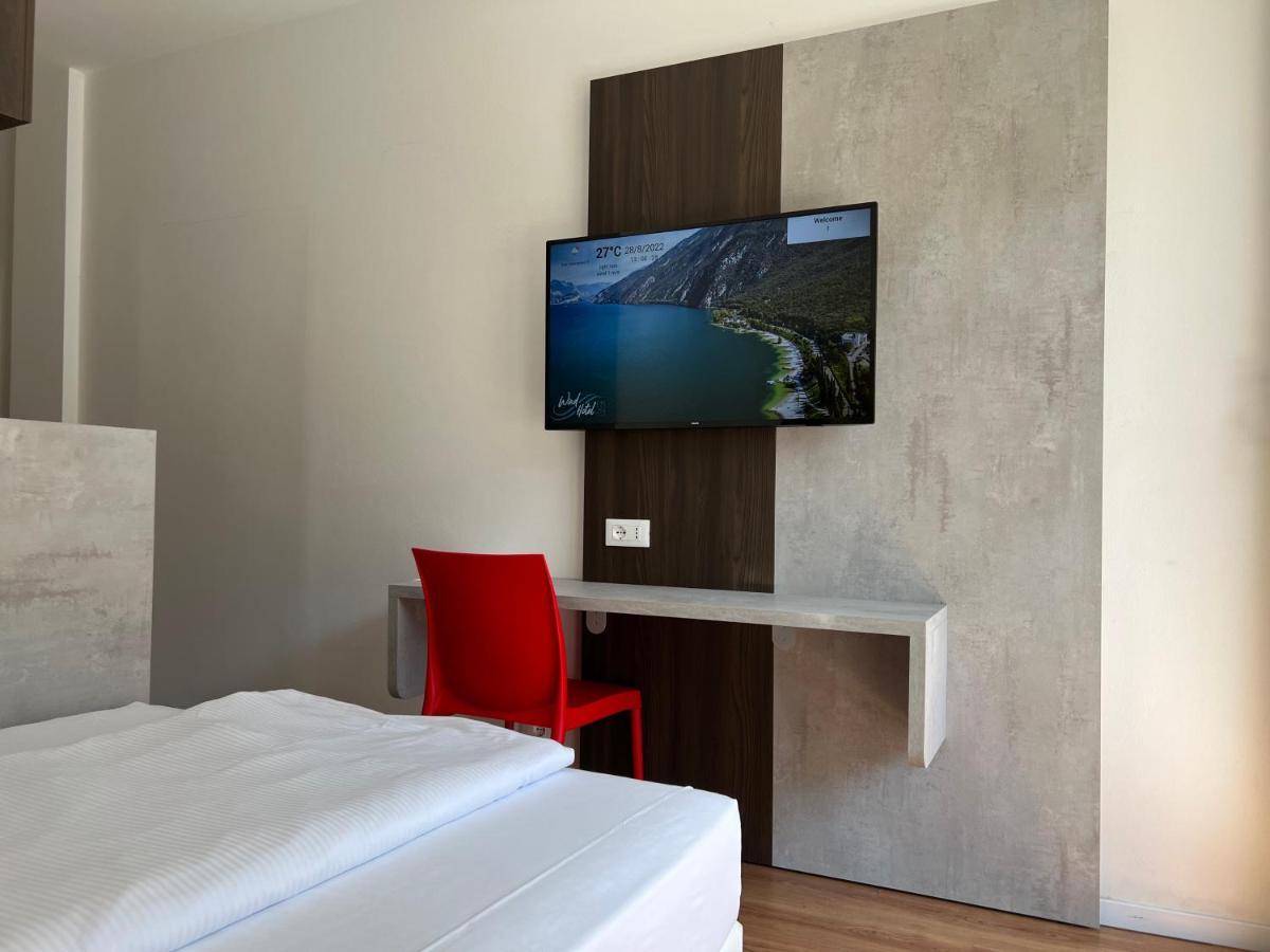 Wind Hotel Мальчезине Экстерьер фото