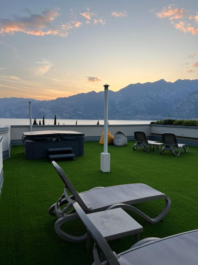 Wind Hotel Мальчезине Экстерьер фото