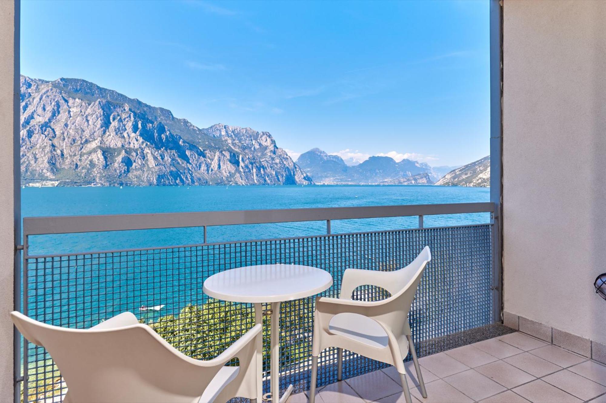 Wind Hotel Мальчезине Экстерьер фото