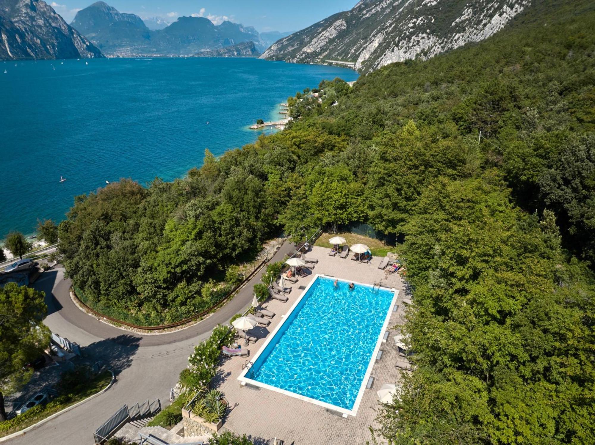 Wind Hotel Мальчезине Экстерьер фото